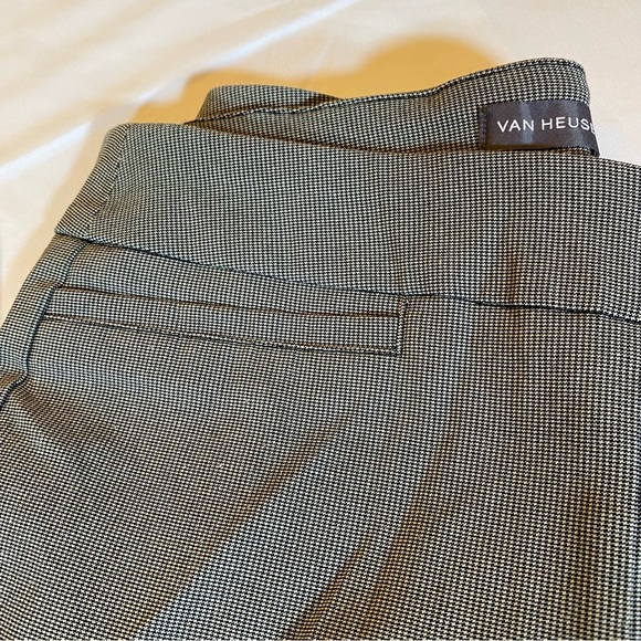 Fine houndstooth straight leg stretch pants by Van Heusen size 2 - Picture 2 of 8